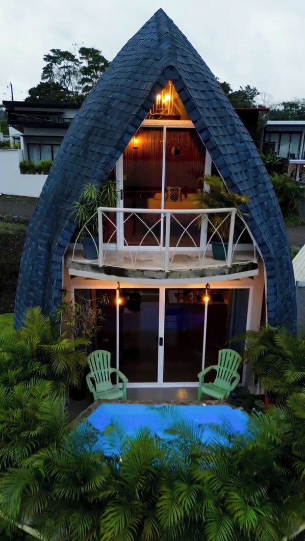A house with a unique triangular roof, a balcony, and a swimming pool. - Arenal Dream View / Jacuzzi and hot springs  (La Fortuna)