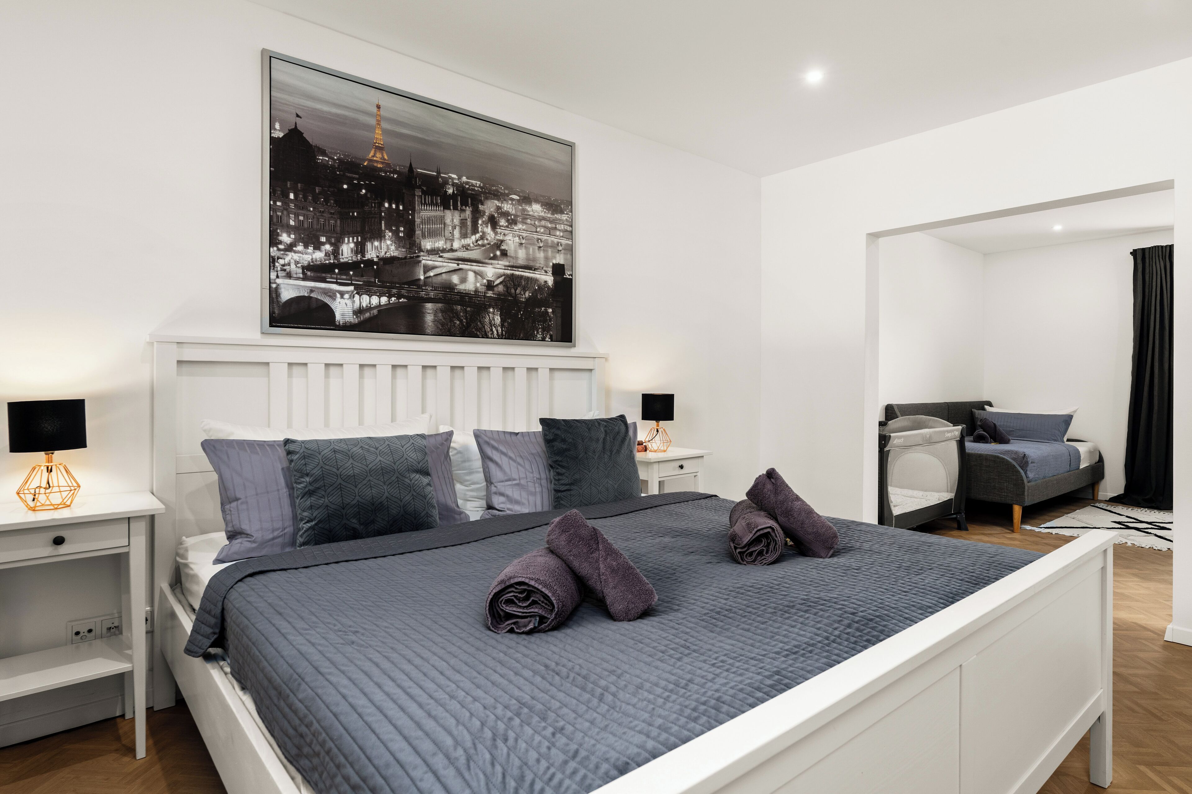 5 bedrooms, desk, iron/ironing board, travel cot