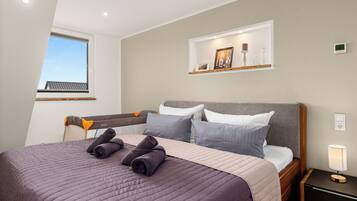 5 Schlafzimmer, Schreibtisch, Bügeleisen/Bügelbrett, Reisekinderbett