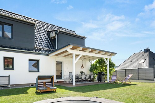 ❤ FeelGood Ferienhaus 12 Erw. & 4 Kleinkind. 212m² Sauna Garten Terrasse & Grill