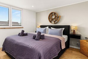 5 soveværelser, skrivebord, strygejern/strygebræt, weekendseng