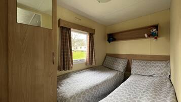 3 bedrooms, bed sheets