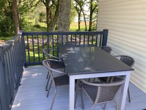 Cabin | Outdoor dining - 3 Bed Caravan Sea Views Discounted Ferry (Cowes)