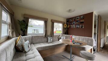 Cabin | Living area | Fireplace