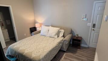 1 bedroom, bed sheets