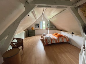 4 Schlafzimmer, Schreibtisch, Bügeleisen/Bügelbrett, Reisekinderbett
