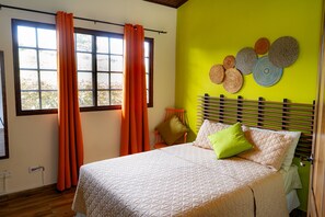 4 bedrooms, desk, iron/ironing board, free WiFi