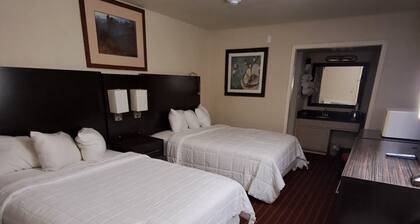Xpress Inn & Suites