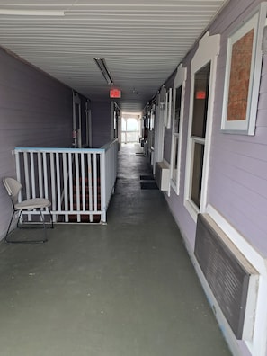 Hallway - Xpress Inn & Suites (Branson)