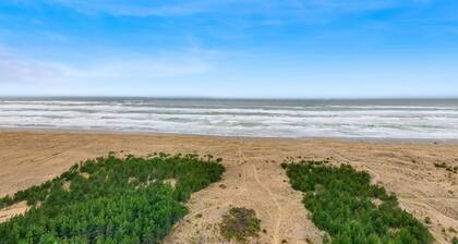 Oceanfront charmer with wood fireplace, games, & scenic deck - dog-friendly