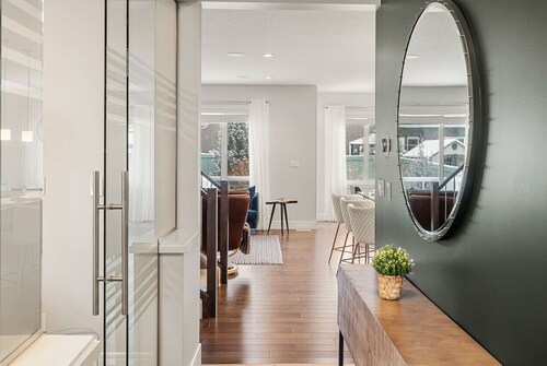 Keswick Luxury Home • King Bed • 2 Living Rooms