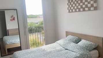 2 chambres, fer et planche à repasser, Wi-Fi, draps fournis