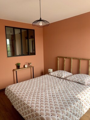 2 多间卧室、熨斗/熨衣板、WiFi、床单