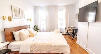 Charming 3-bedroom, 1.5-bath house with king bed. Easy access to NYC