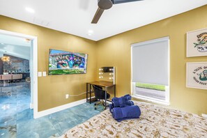 3 bedrooms, desk, iron/ironing board, free WiFi
