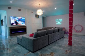 Smart TV, fireplace