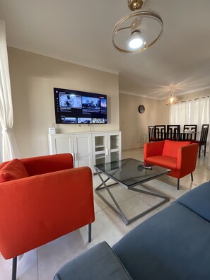 City Apartment | Living area