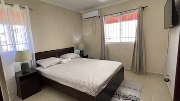 Decoración personalizada, muebles diferentes y cortinas blackout