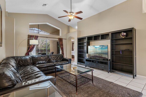 Tv, dvd-afspiller, bordfodbold