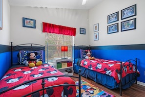 4 habitaciones, tabla de planchar con plancha, cuna de viaje y wifi 