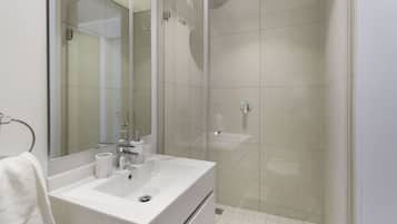 Shower, towels