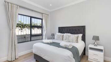 6 bedrooms, free WiFi, bed sheets