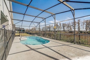 Outdoor spa tub - Relax with Nature-Family Home away from home (Davenport)