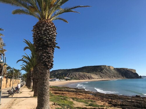 Captivating 2-bed Apartment in Praia da Luz