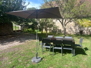 Outdoor dining - Pond, Forest, boat (Toury-sur-Jour)