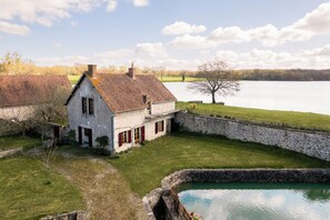 Exterior - Pond, Forest, boat (Toury-sur-Jour)