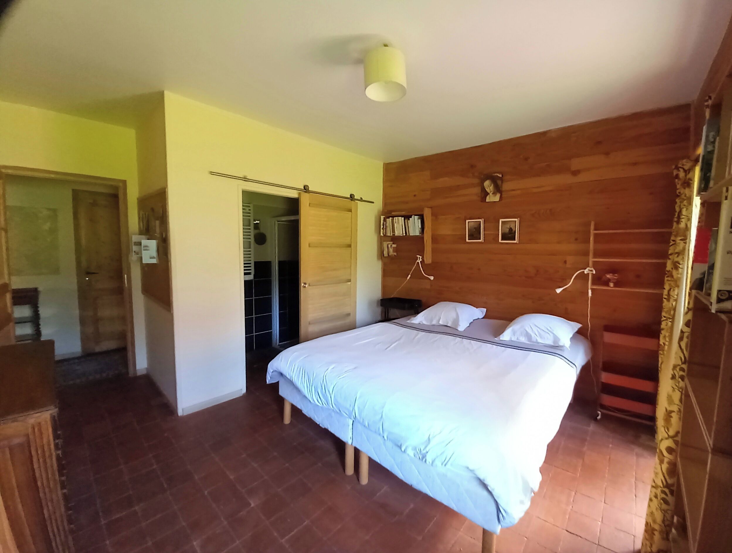 4 多间卧室、办公桌、熨斗/熨衣板、旅行婴儿床