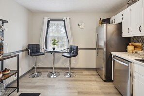 Private kitchen - The Gem Of Jonesboro. Quiet Neighborhood, close to major Interstate & retailers. (Jonesboro)