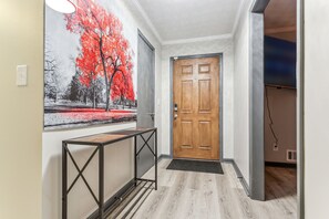 Interior - The Gem Of Jonesboro. Quiet Neighborhood, close to major Interstate & retailers. (Jonesboro)