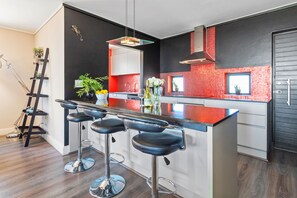 Kühlschrank, Mikrowelle, Ofen, Geschirrspüler