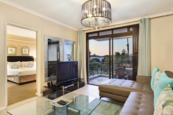 Smart TV - Waterstone East F201 (Cape Town)