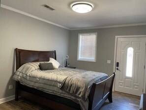 3 bedrooms, iron/ironing board, free WiFi, bed sheets - Hilltop Hideaway w/ Hot Tub Close to Nashville (Ashland City)