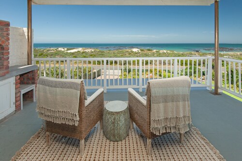 Pearly Beach House - Four Bedroom House, Sleeps 8