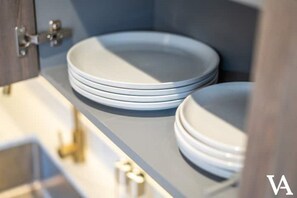 Asciugacapelli, asciugamani, sapone, carta igienica