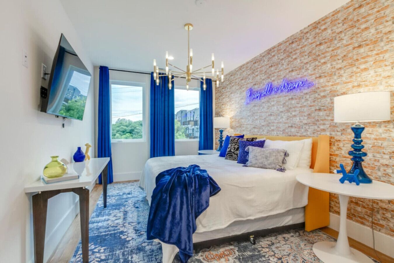 5 bedrooms, desk, iron/ironing board, WiFi