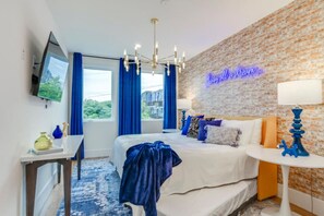 5 slaapkamers, een bureau, een strijkplank/strijkijzer, wifi