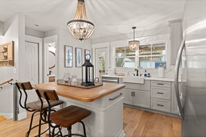 Fridge, microwave, oven, stovetop - St. Simons Coastal Townhome | Steps from Beach | Sleeps 10 (St. Simons Island)