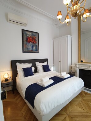 3 chambres, bureau, fer et planche à repasser, lit parapluie