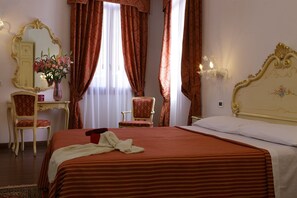 Minibar, in-room safe, desk, free WiFi - Hotel La Residenza (Venice)