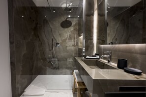 Deluxe Room | Bathroom | Shower, free toiletries, hair dryer, bathrobes - InSogno Suites (Naples)