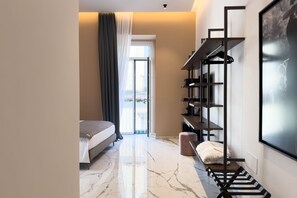 1 bedroom, premium bedding, down comforters, free minibar