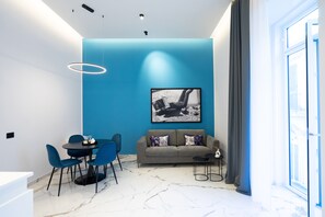 Royal Room | Living area | 50-inch Smart TV with satellite channels - InSogno Suites (Naples)