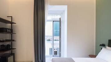 Premium bedding, down duvets, free minibar, in-room safe