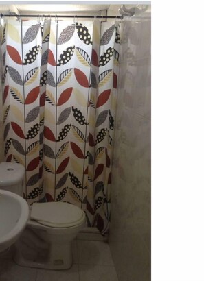 Shower, soap, toilet paper - Linda Casa Privada EN Gaira Santa Marta Bien Ubicada (Gaira)