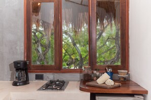 Bungalow, vista a la playa | Cocina privada | Frigobar, cafetera y tetera, licuadora y utensilios de cocina