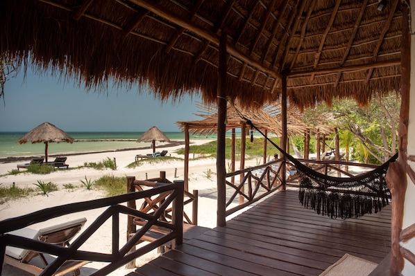 Bungalow, vista a la playa | Terraza o patio